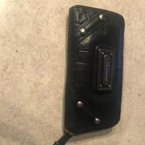 B.Makowsky Zip Wallet